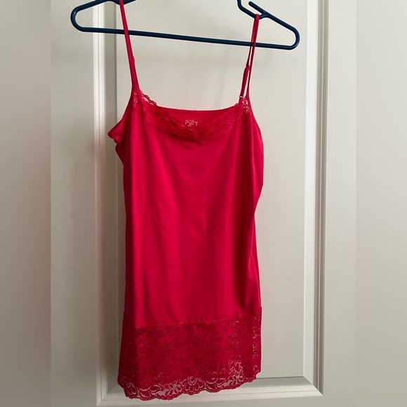 Lot of 2 Women’s Tank Tops - Picture 4 of 8